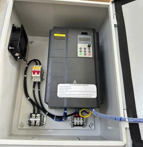 Tủ biến tần INVT vào 1 pha 220V ra 3 pha 380V motor 3.7kW